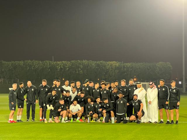 1739042645420008733.png 开云娱乐-体坛代表赴多哈颁奖 阿菲夫捧起2024亚洲金球奖