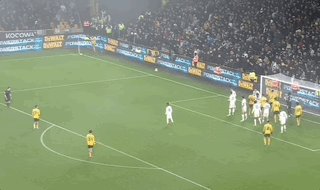 1735254498607054009.gif kaiyun-【英超】B费红牌库尼亚角球直接破门,狼队2比0曼联