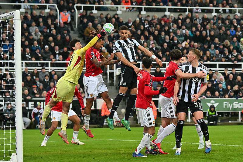 开云官网-纽卡斯尔2-1曼联 奥苏拉绝杀